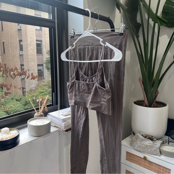 Women's Taupe Leggings and Crop Top Set - Picture 2 of 2